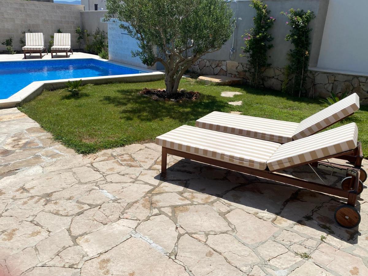 Villa Mediterra Garden & Pool โบล ภายนอก รูปภาพ