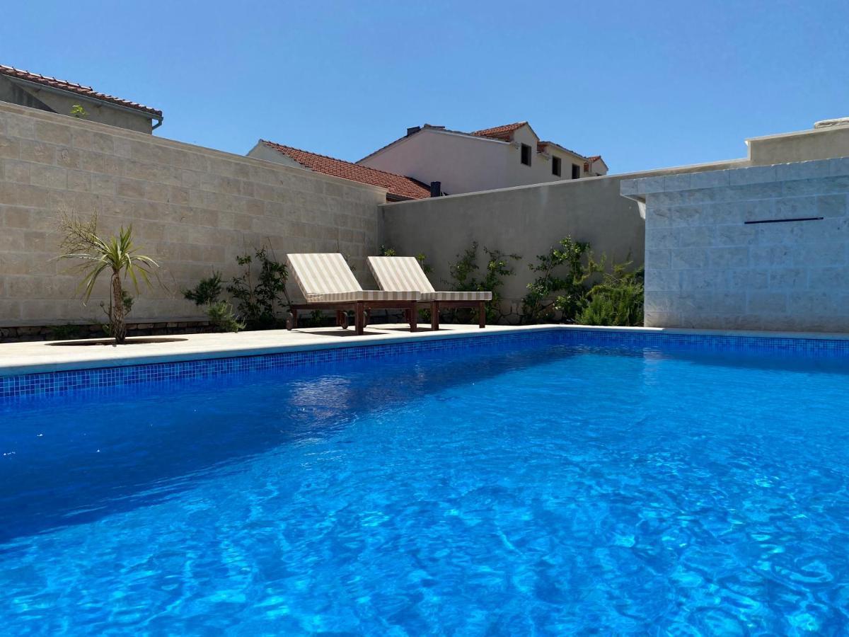 Villa Mediterra Garden & Pool โบล ภายนอก รูปภาพ